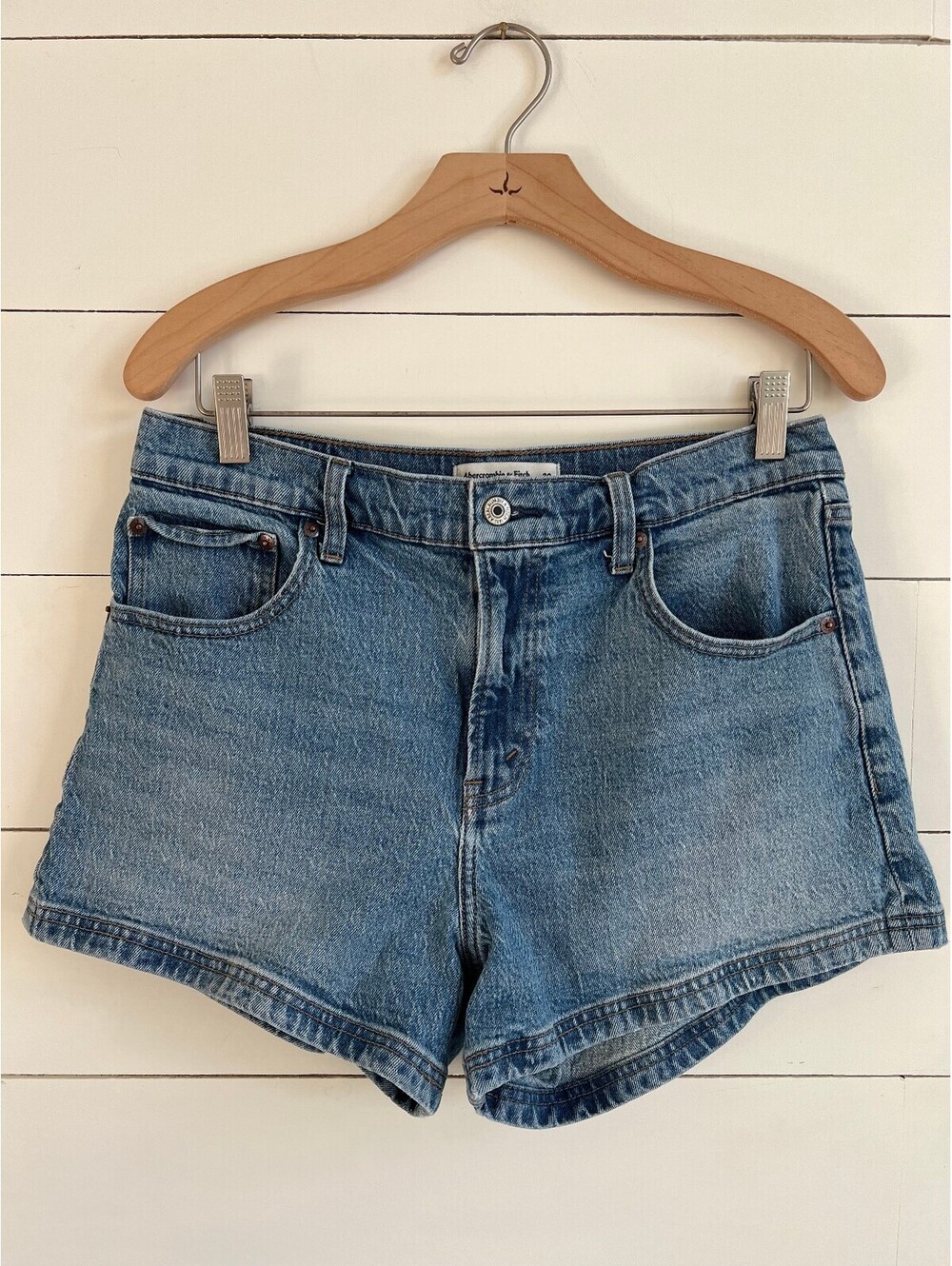 Abercrombie & Fitch High-Rise 90's Relaxed Mom Denim Shorts Medium Wash Size 30